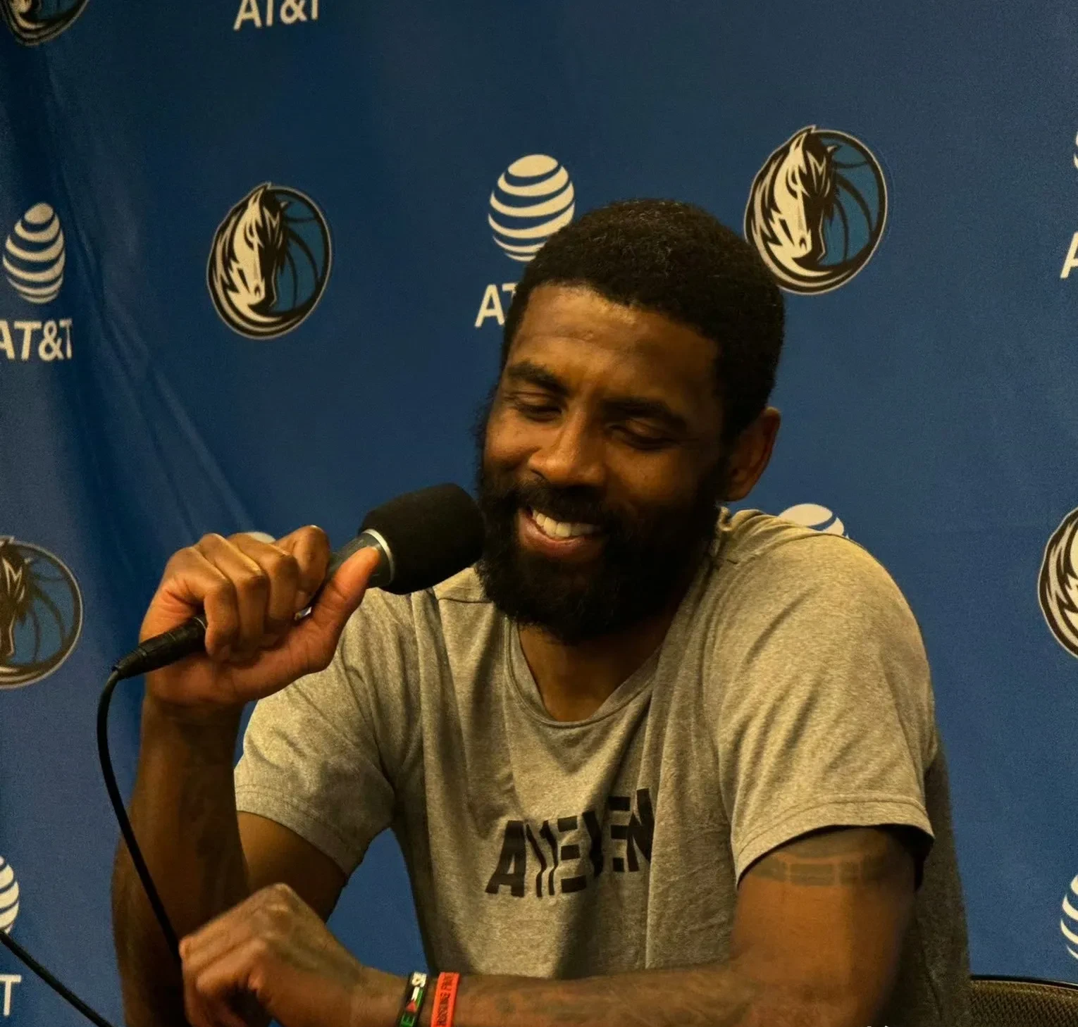 欧文今日比赛表现绝佳，单场贡献三双数据的简单介绍