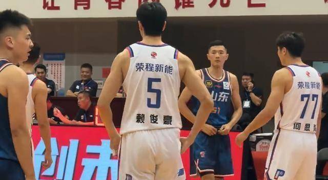 包含山东队新赛季开门红,展现出极佳状态的词条 包含山东队新赛季开门红,展现出极佳状态的词条