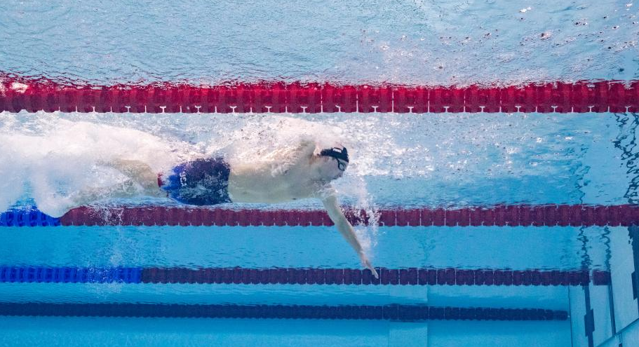 芬兰运动员在田径比赛中脱颖而出 芬兰运动员在田径比赛中脱颖而出