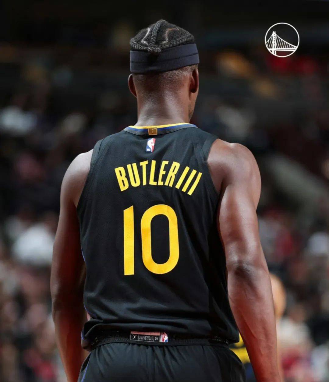 包含尼克斯大胜公牛，库里发威的词条