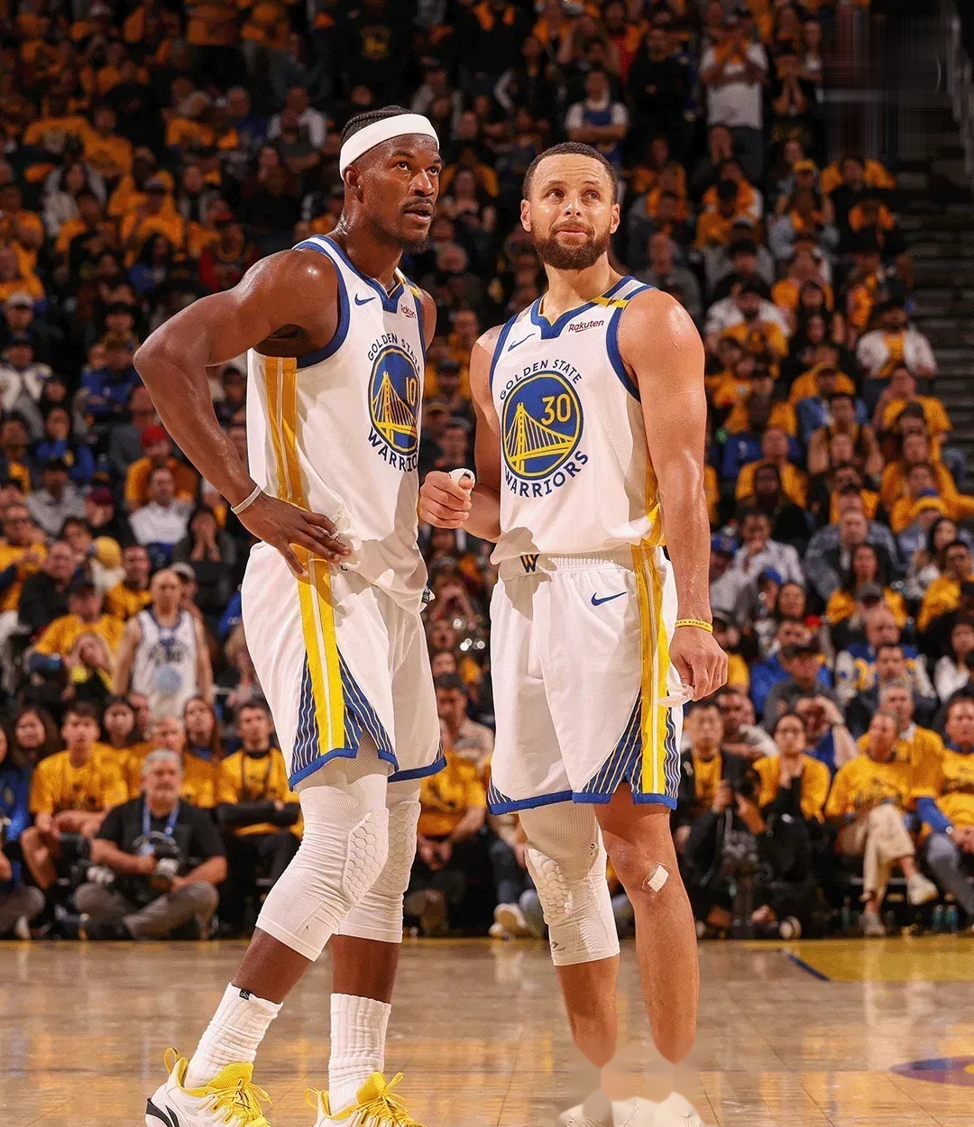 勇士主场战胜湖人，库里砍下30分