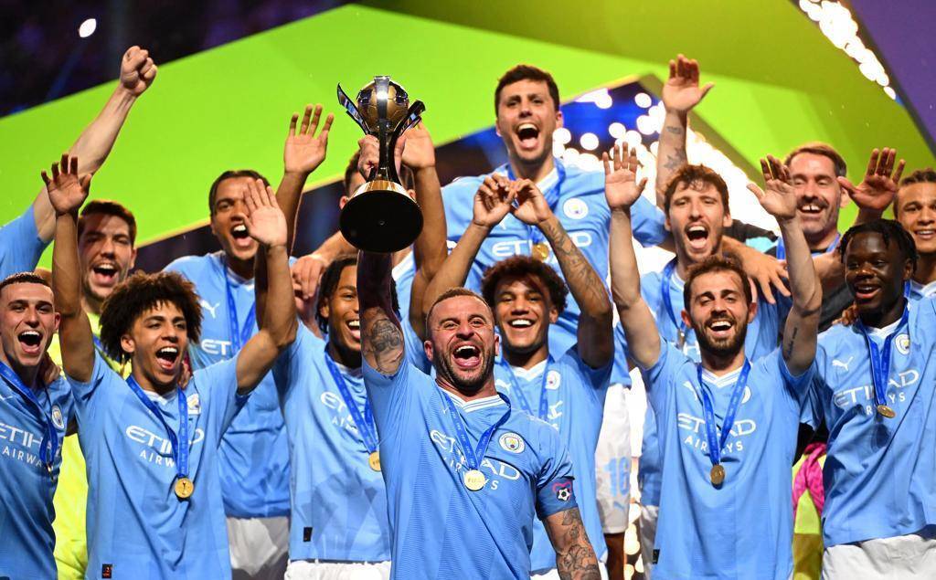 欧洲国际足球盛事展翅起飞，球迷热情高涨的简单介绍