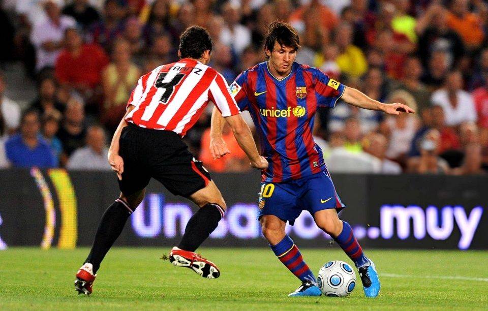 梅西双响巴萨主场大捷,继续领跑积分榜 梅西双响巴萨主场大捷,继续领跑积分榜