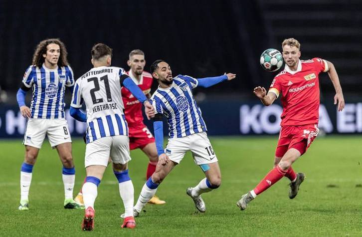 包含卡尔斯鲁厄主场惨败，遭遇低迷期的词条