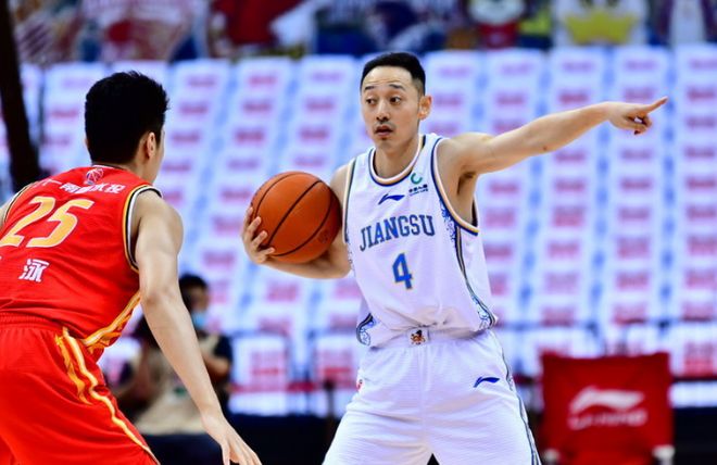 江苏男篮以高水平表现取得季后赛胜利 江苏男篮以高水平表现取得季后赛胜利