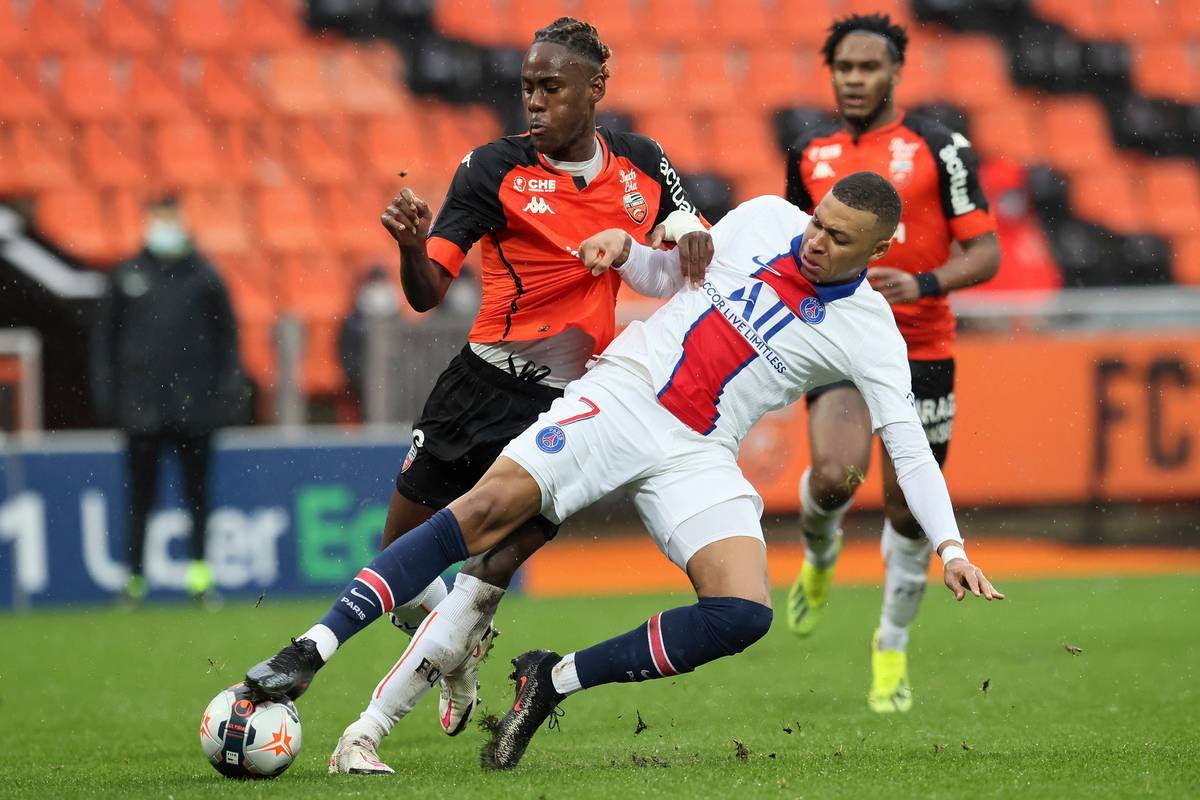 洛里昂球员忙碌备战斯特拉斯堡 洛里昂球员忙碌备战斯特拉斯堡