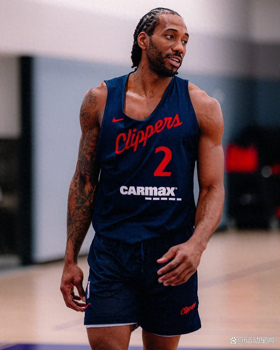 快船主场战胜尼克斯，豪取胜利