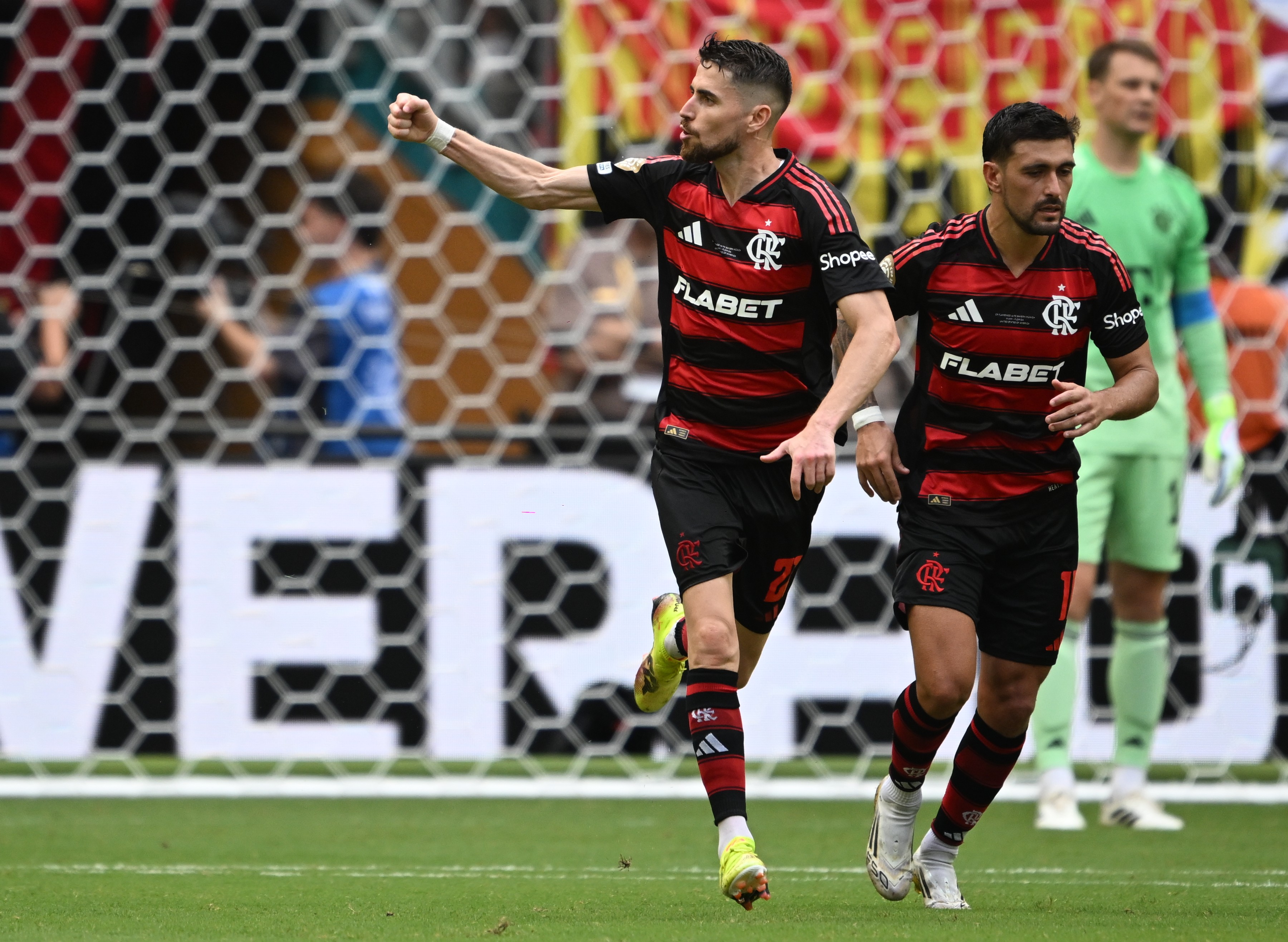 拜仁慕尼黑守住联赛领先优势，击败主场对手的简单介绍