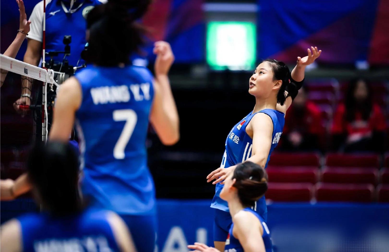 日本女排队员在决赛场上大放异彩