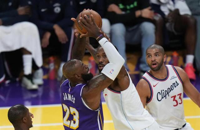 快船队再次战胜湖人，对手强势不断暗示