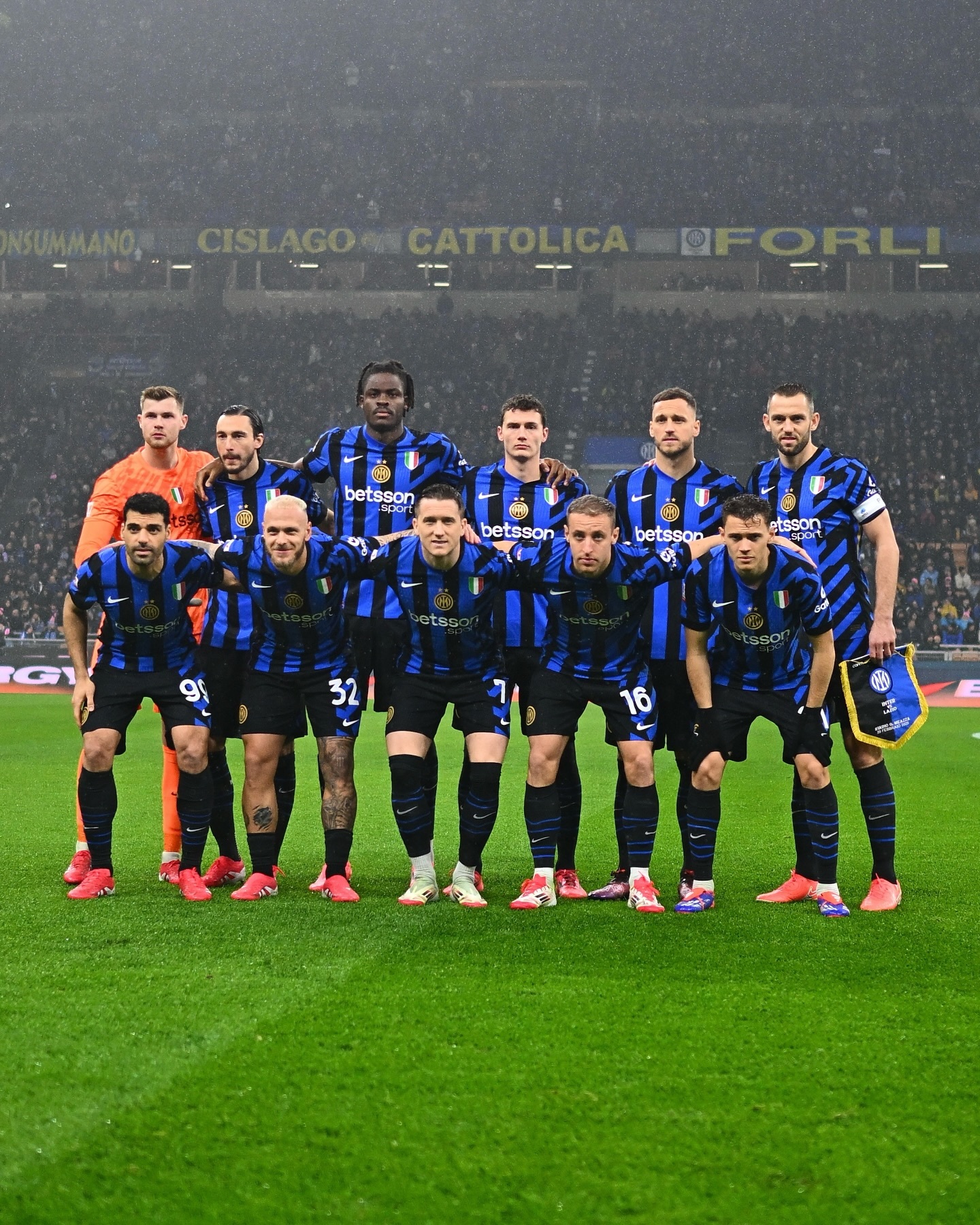 利物浦主场大胜，继续领先榜首