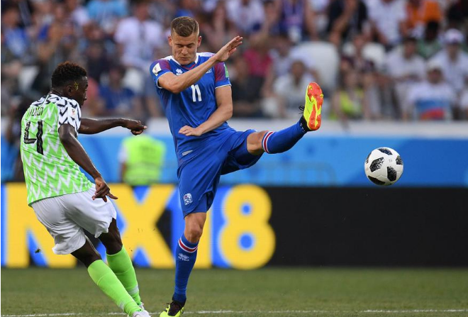 包含冰岛队失利，小组出线前景渺茫的词条