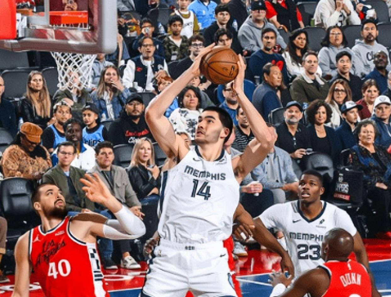 灰熊客场对阵快船展开激烈战役