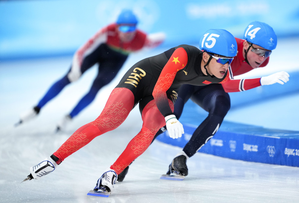 包含比盘分晓：女足比赛终点线前拼尽全力的词条