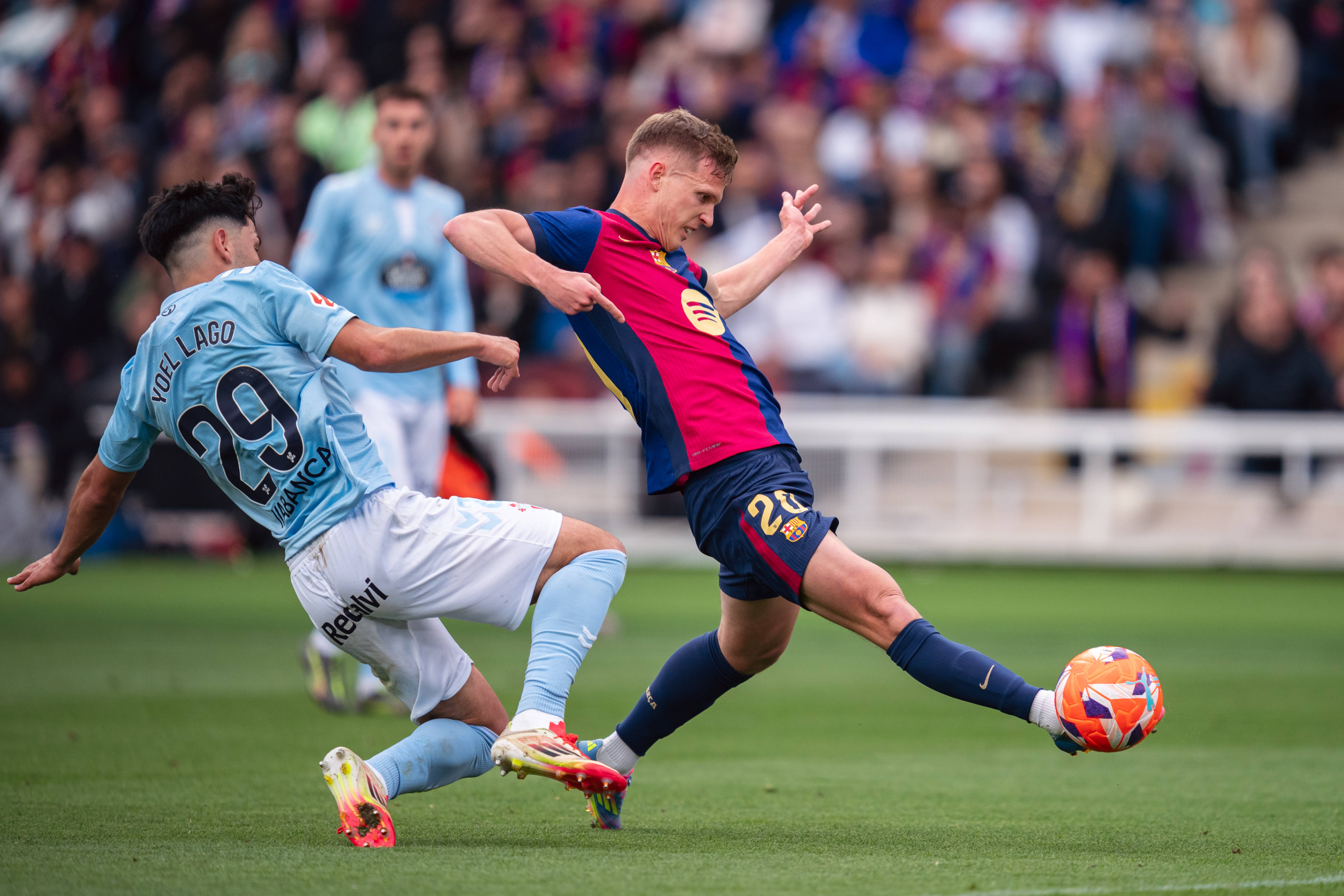 关于瓦伦西亚在客场战胜塞尔塔继续保持压力的信息